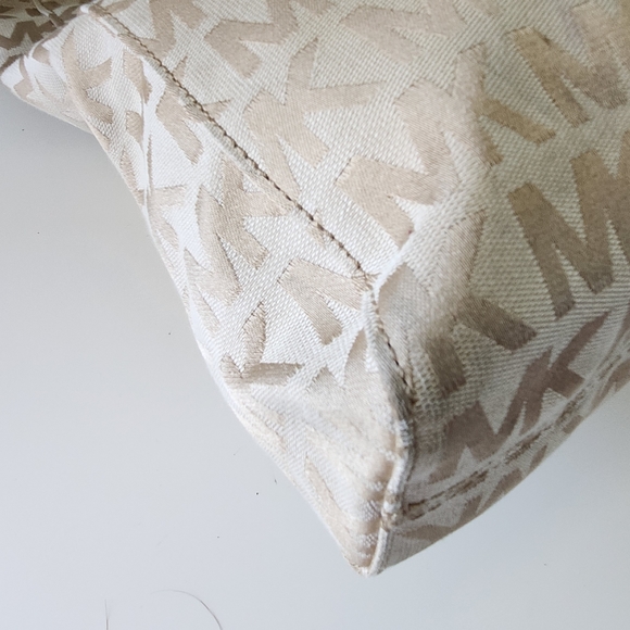 MK Signature Tote - Picture 2 of 13